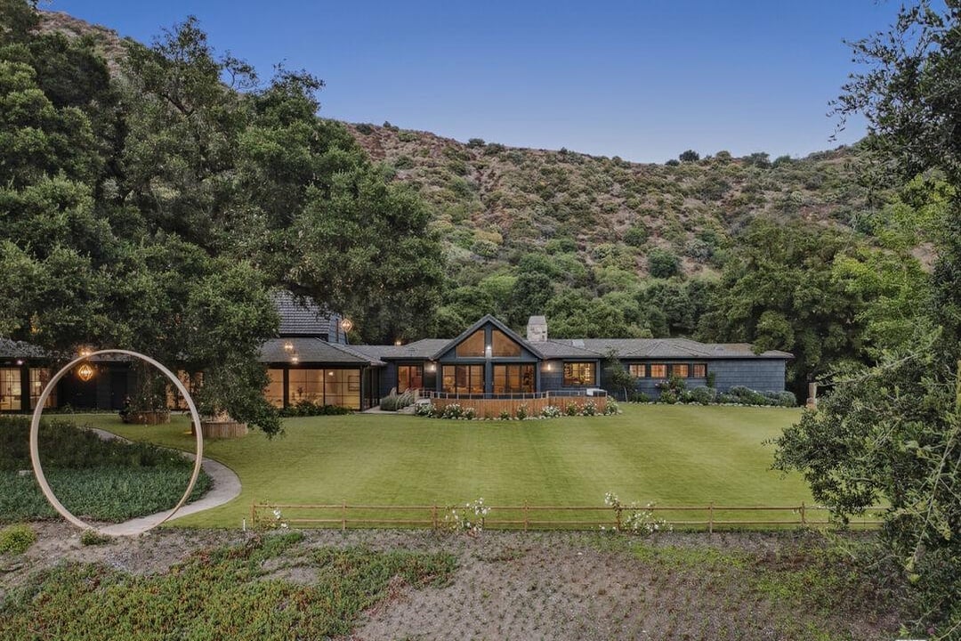 3100 Mandeville Canyon Rd