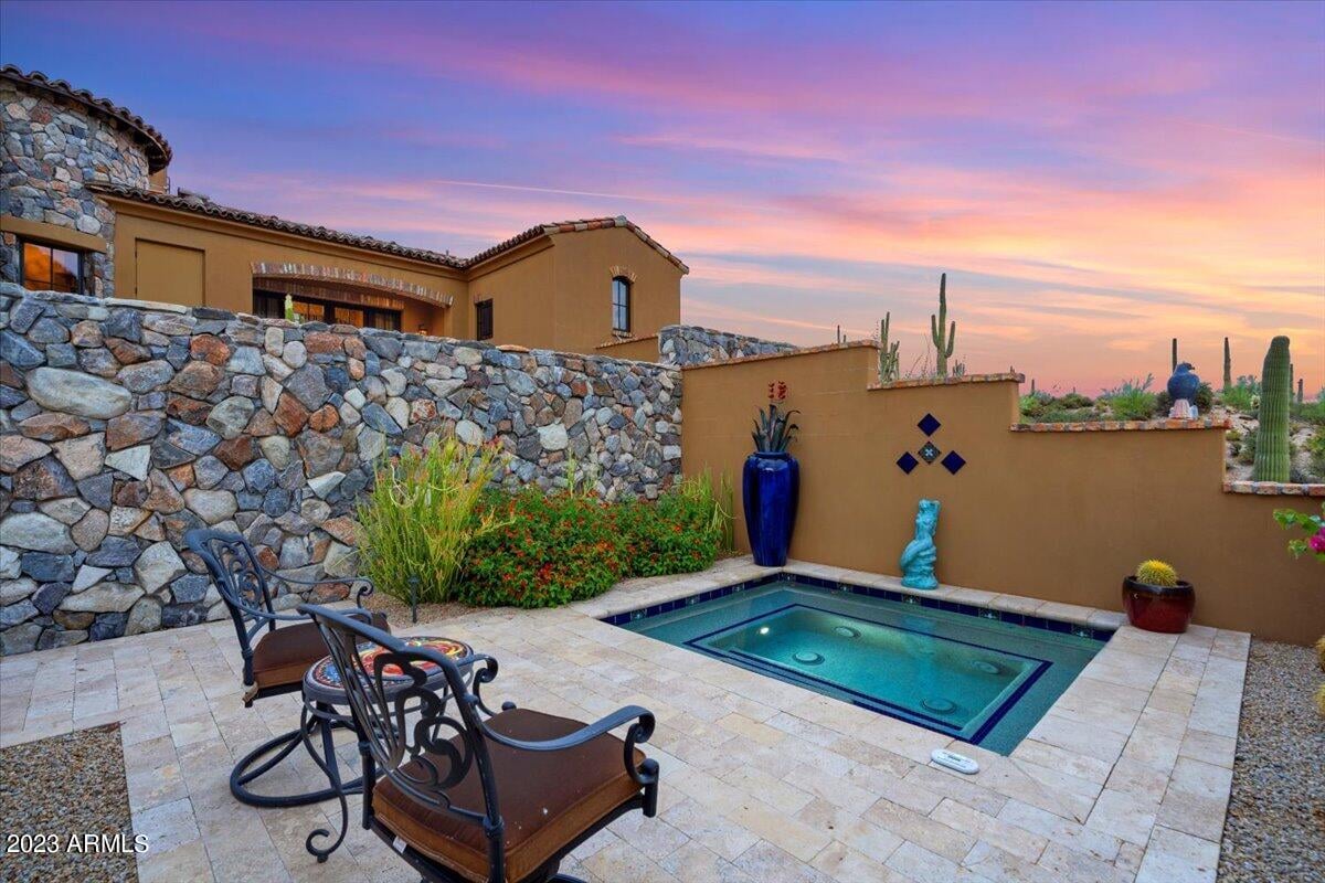 9514 E Madera Dr