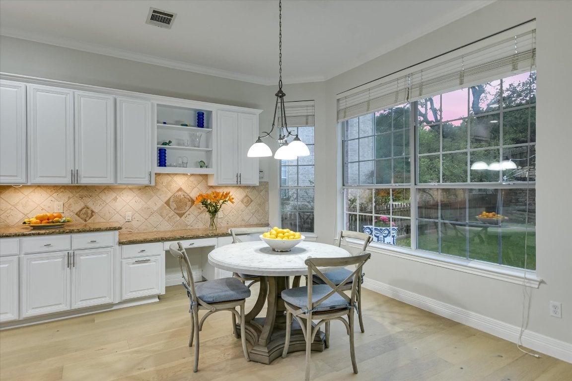 2112 Cliffs Edge Dr