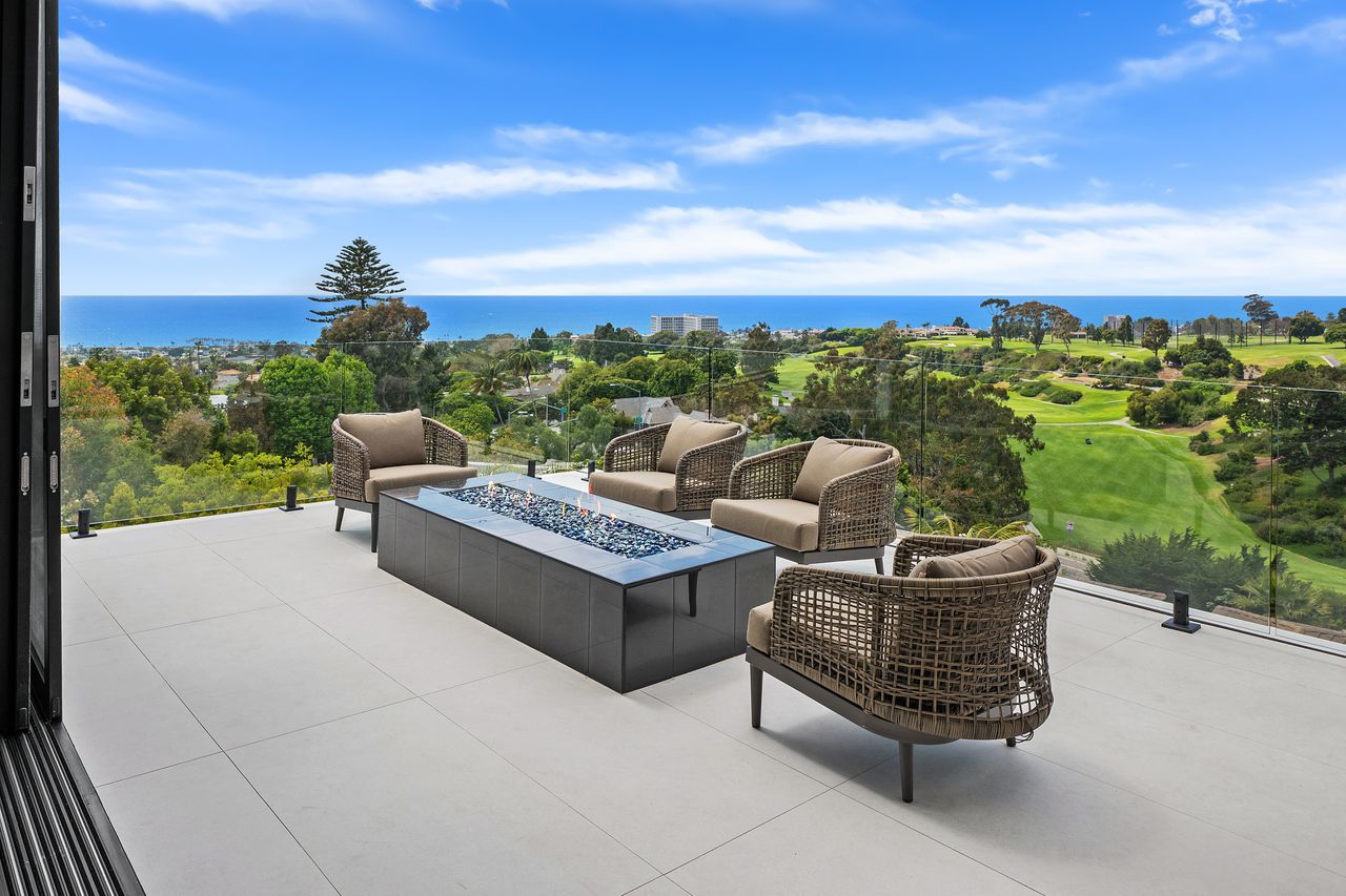 6627 Muirlands Dr, La Jolla, CA 92037