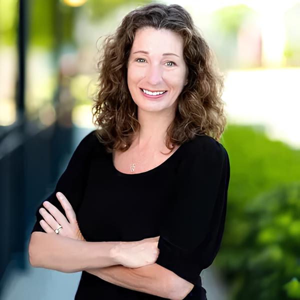 Christina Cataldo Cary, NC Real Estate Agent Headshot