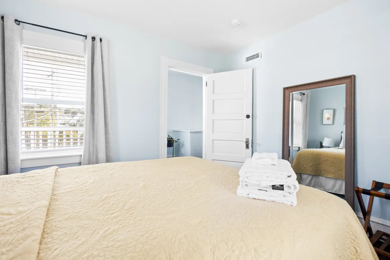 Fabulous Pied-á-Terre Close to Beaches & Downtown!
