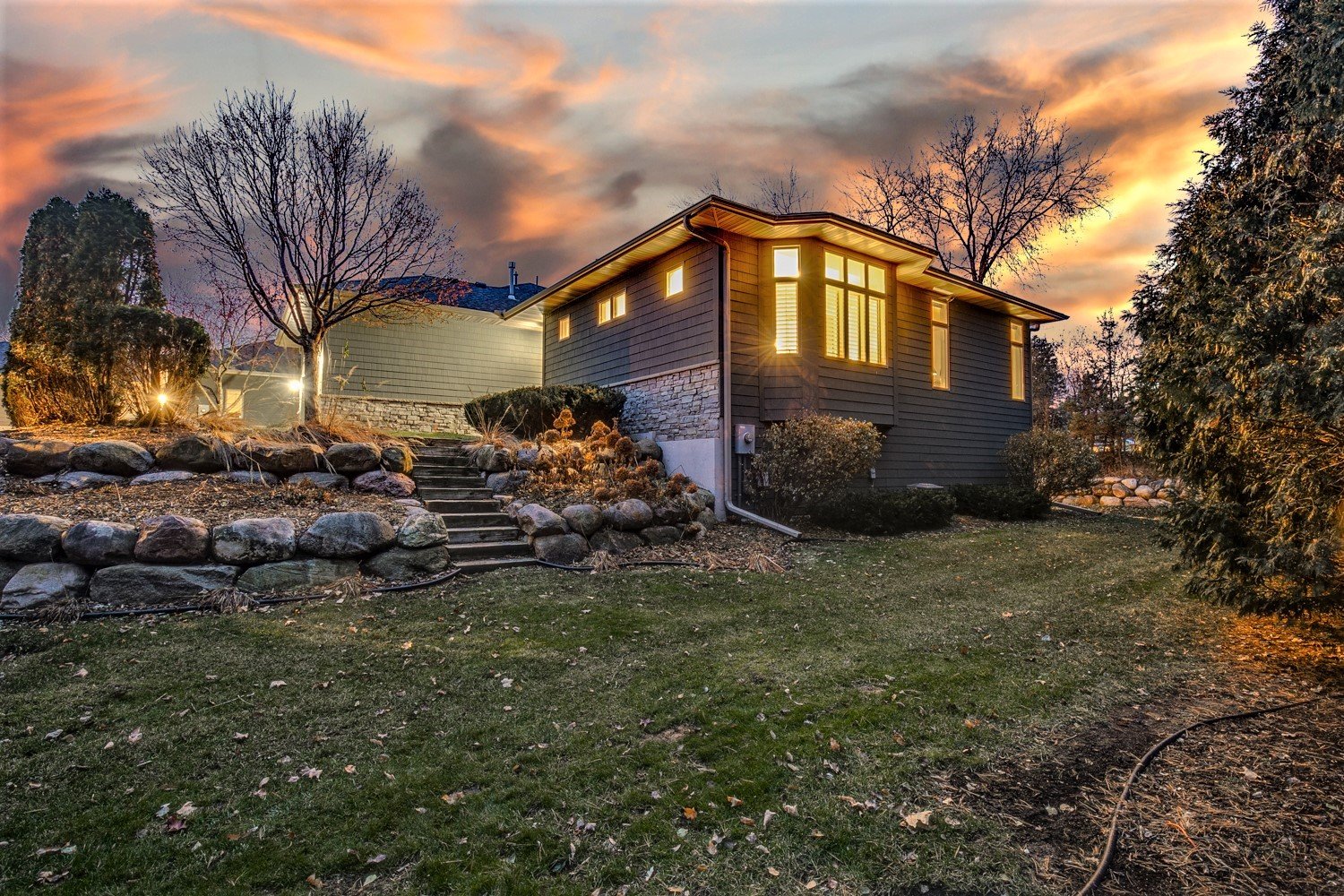 Luxurious Walkout End-Unit in Private Setting