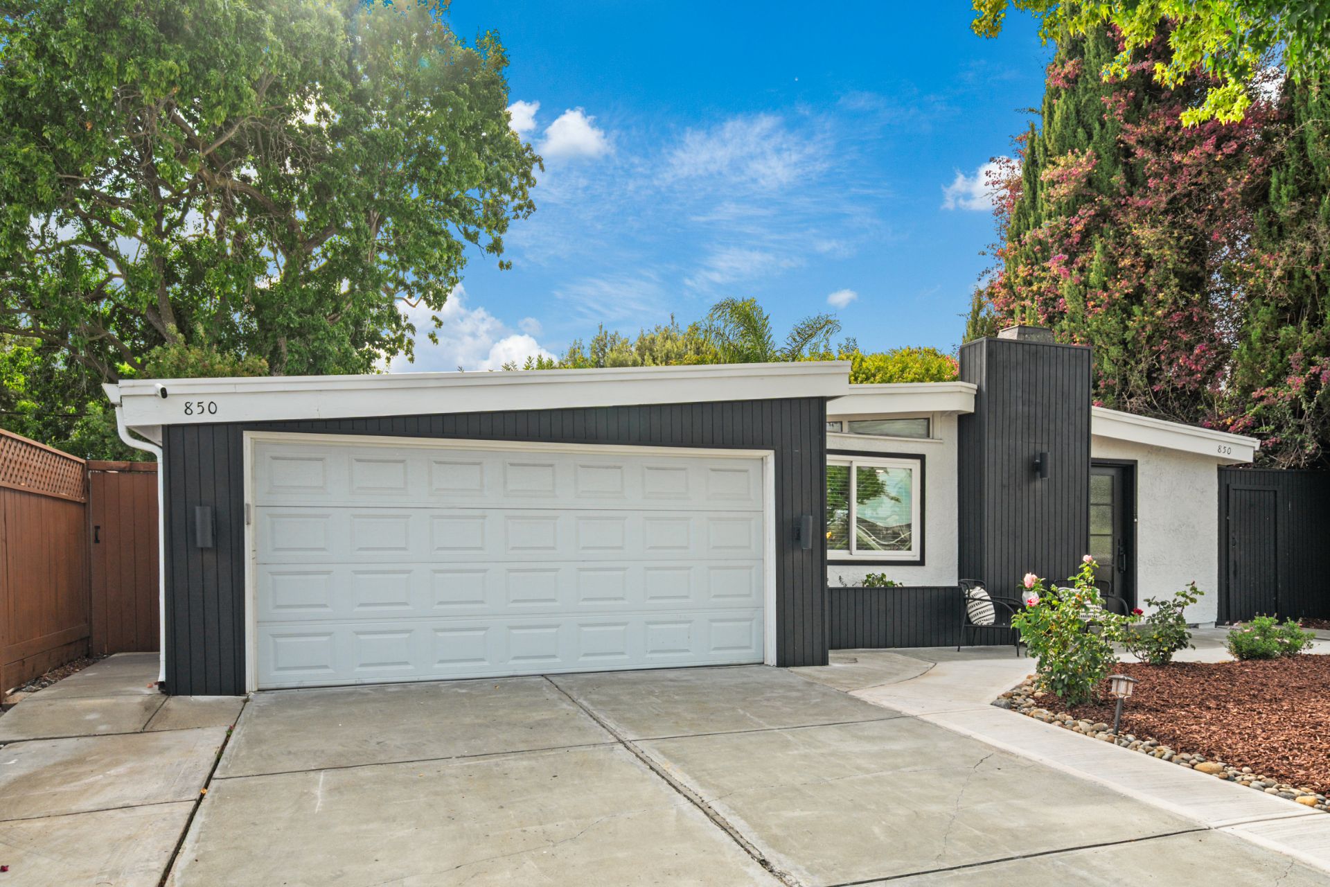 850 Las Palmas Drive