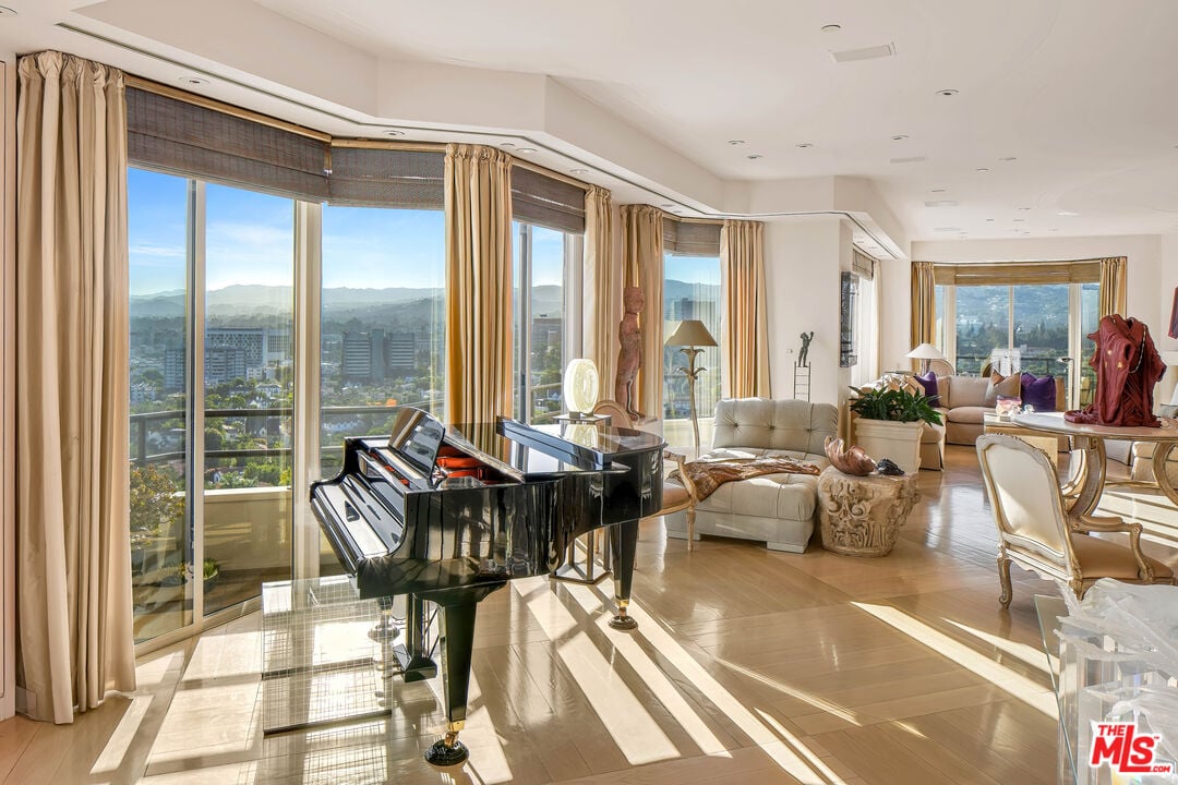 10601 Wilshire Blvd Unit: 20C