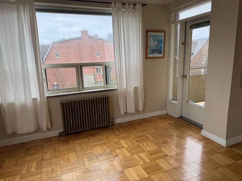 1112 Avenue Road Unit: 203