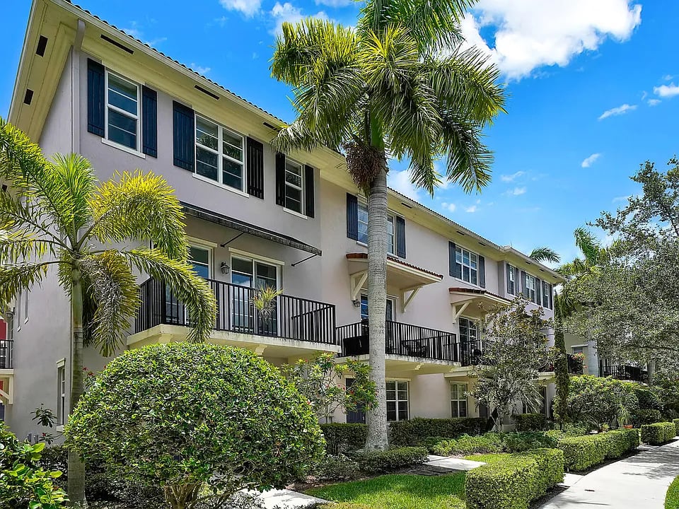 152 Greenwich Cir