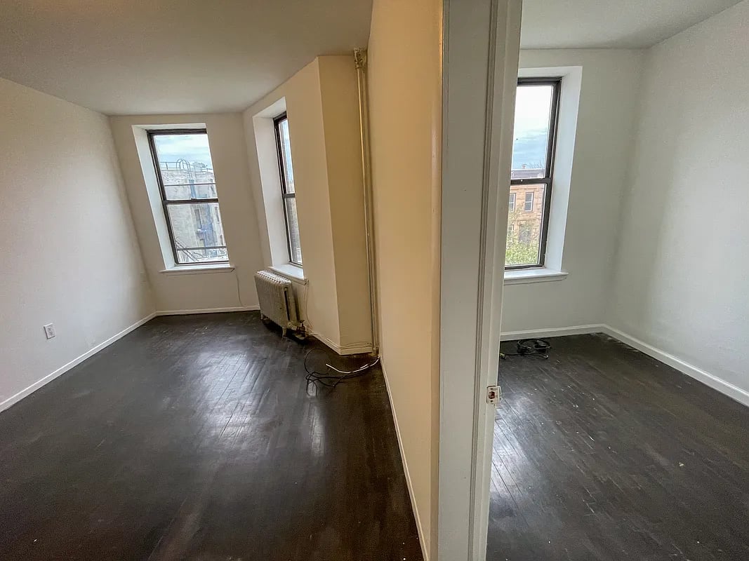 927 Putnam Ave 4R