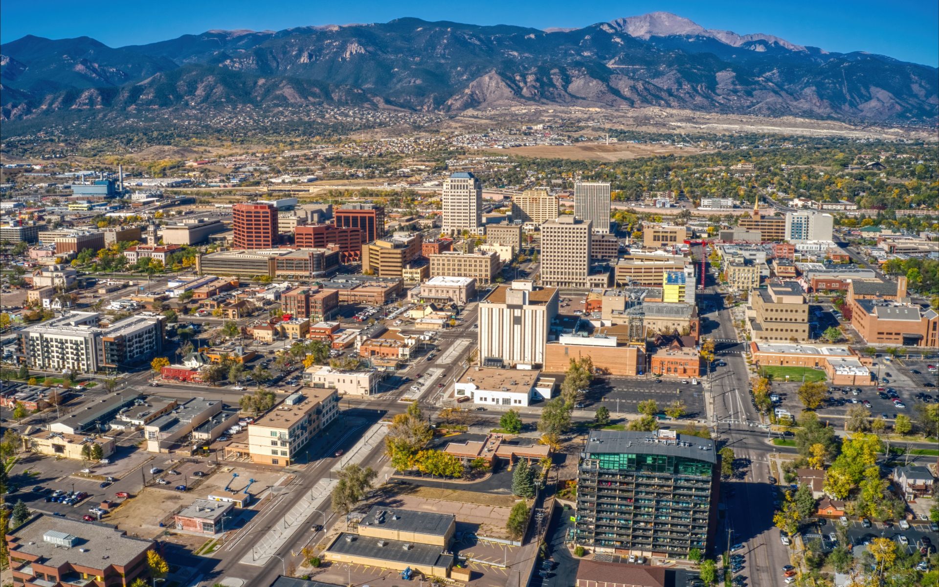 Colorado Springs, Colorado – Garden of the Gods with red rock formations and mountain views