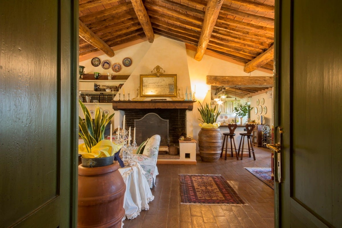 Villa In The Tuscan Hills