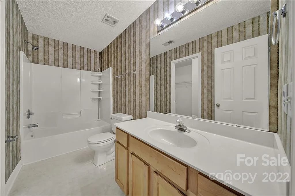 206 Forest Oaks Dr