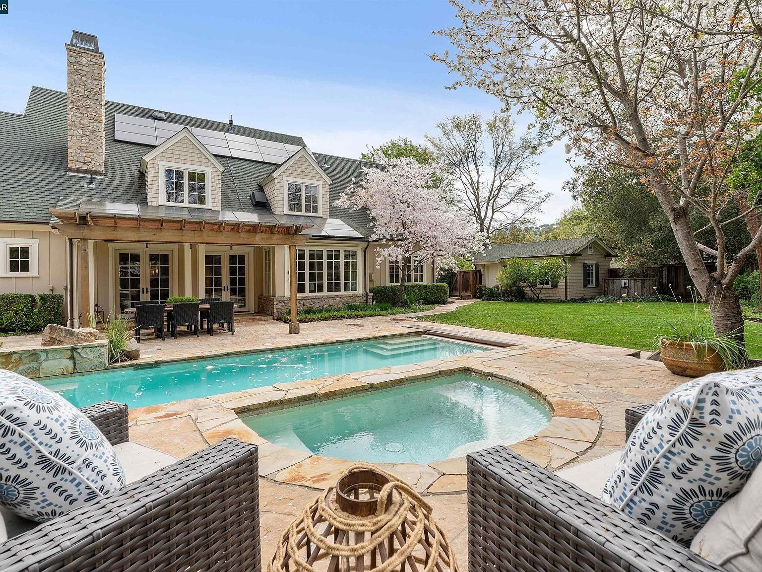 56 Hidden Oaks Dr