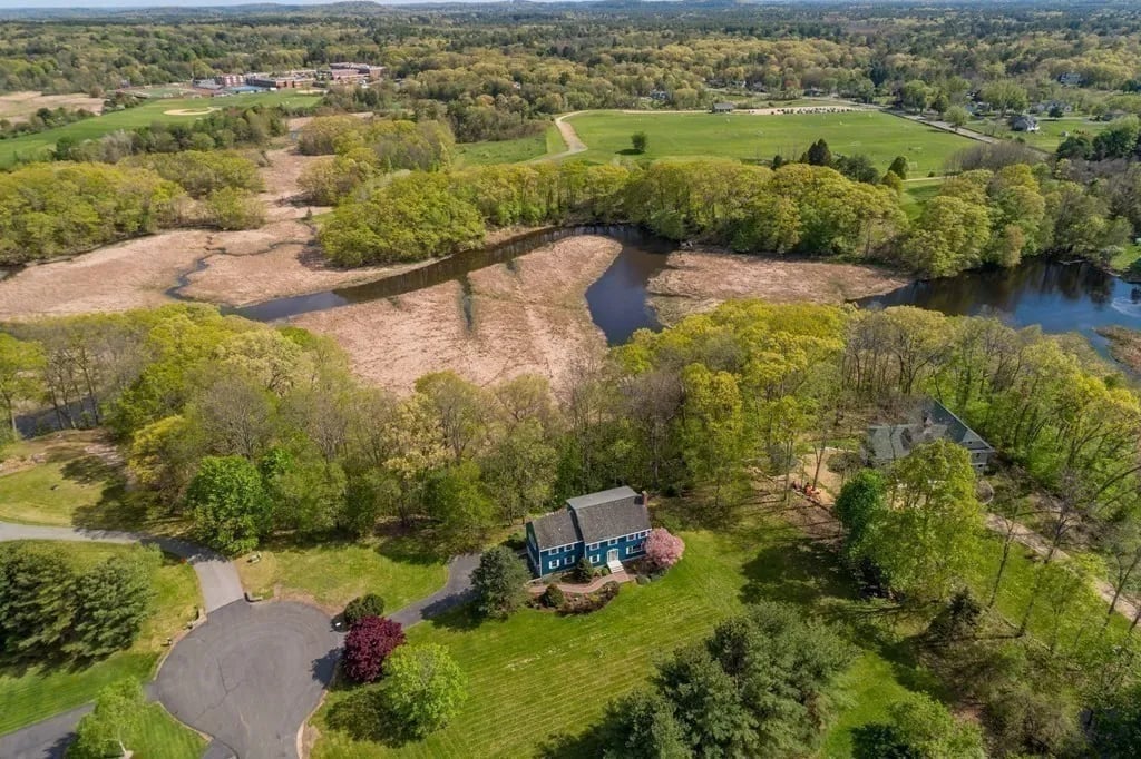 4 Great Meadow Rd