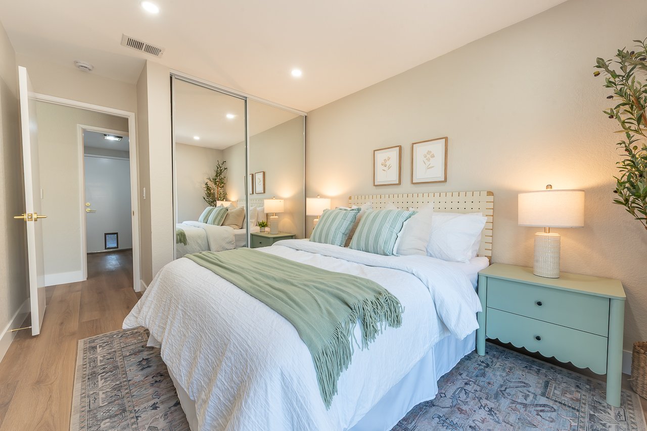 Newly Remodeled. 1 Bed/Bth down, Pioneer Elem!