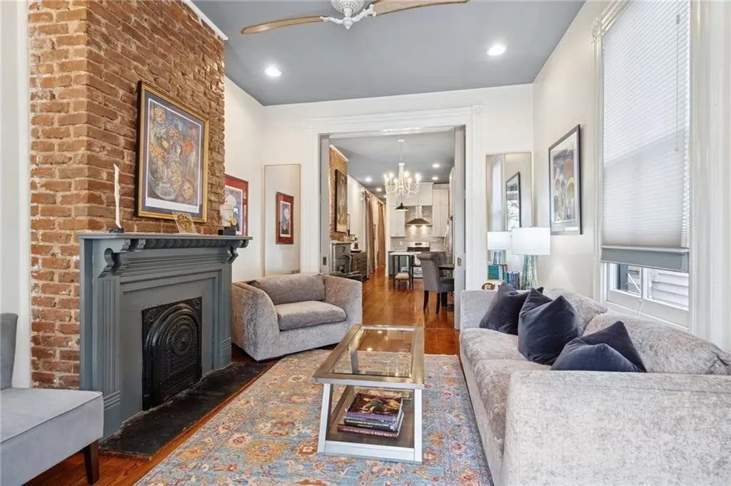 1227 Annunciation St