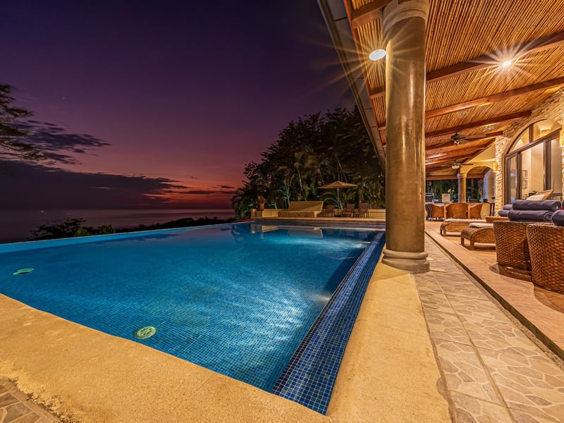 Villa Pacifica: Luxury Oceanview Retreat Steps from the Beach