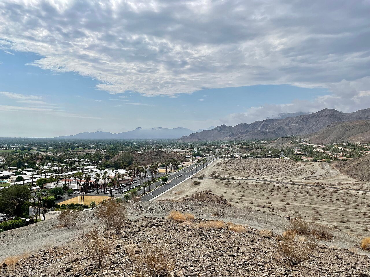 Rancho Mirage neighborhoods with luxury homes, golf courses, and mountain views