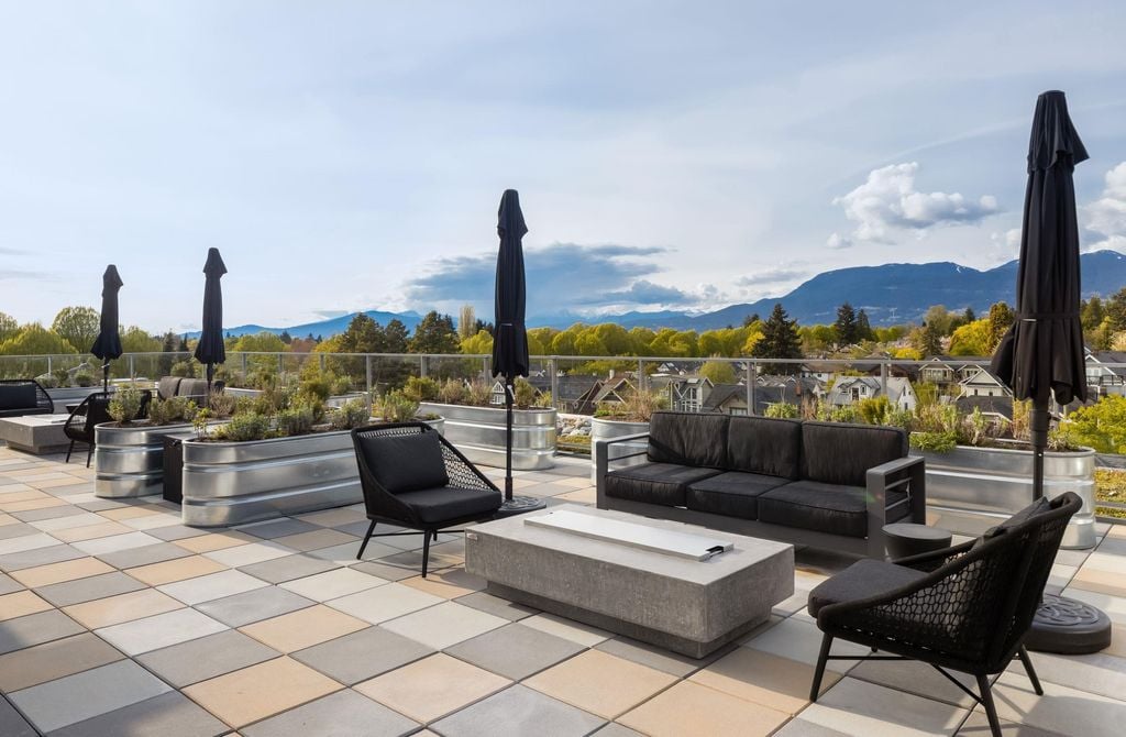 2485 Larch St, #304