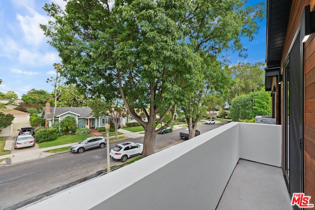 Castle Heights Pl, 90034