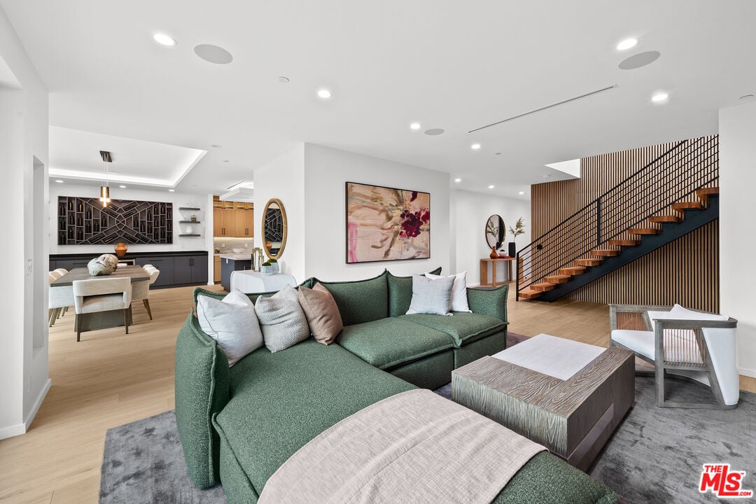 Castle Heights Pl, 90034