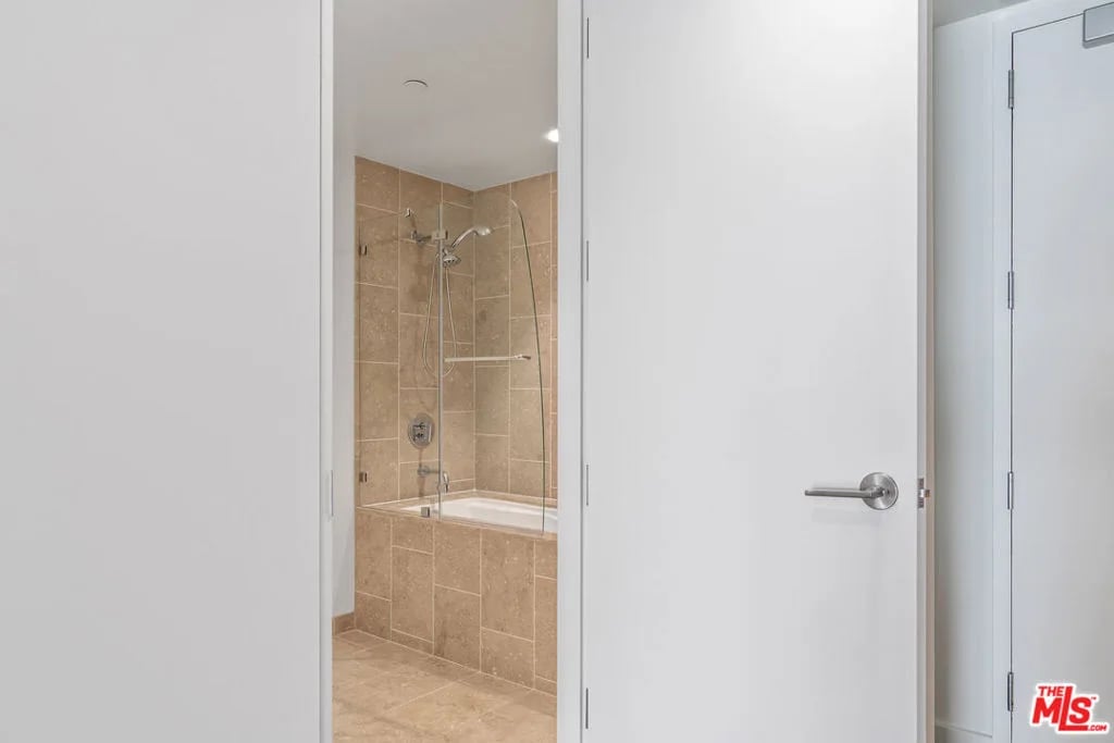 6250 Hollywood Blvd, #7D