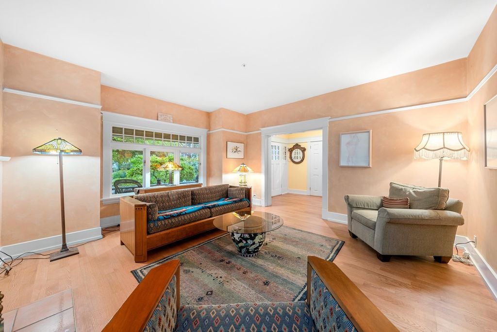 49 W 7th Ave, #3447