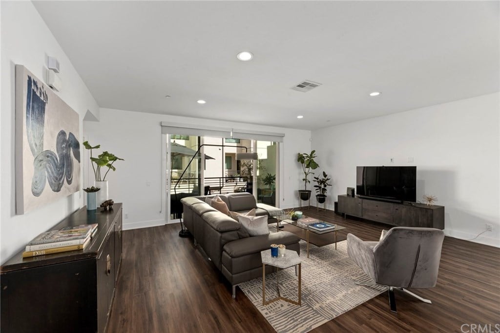 118 S Avenue 50, Unit 203