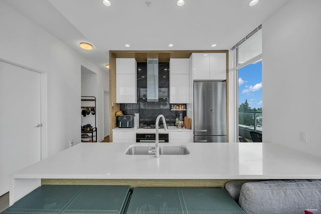 6733 Cambie St, #501