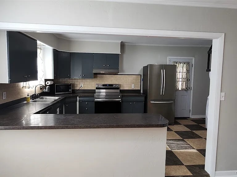 130 W 22nd St