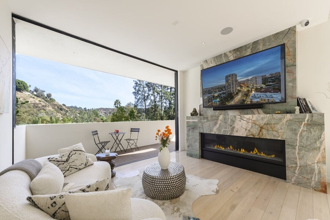 Pinnacle Manor, Willow Glen Rd, 90046