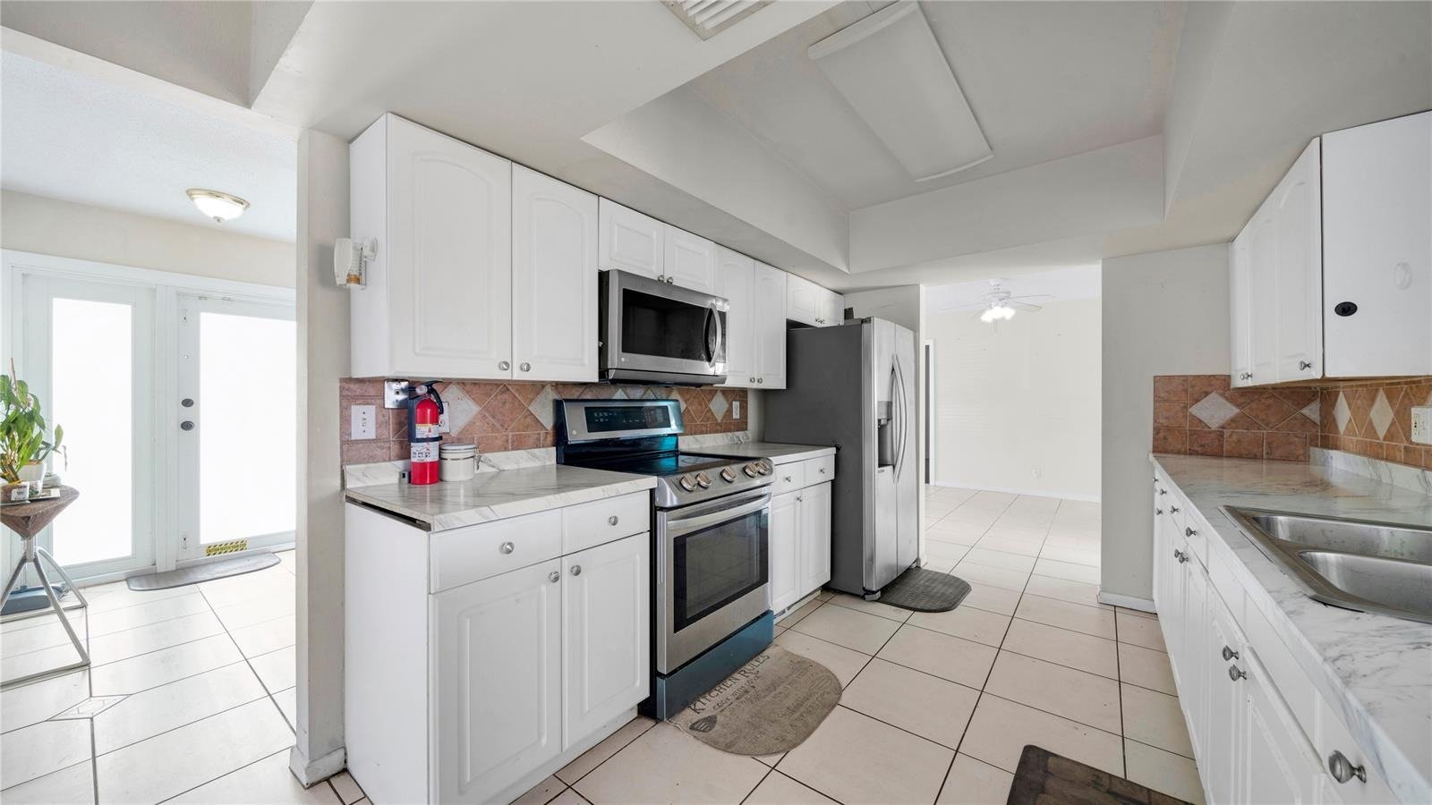 3700 NW 25th St