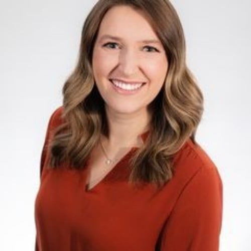 Aubrie Tierney South Windsor, CT Real Estate Agent Headshot