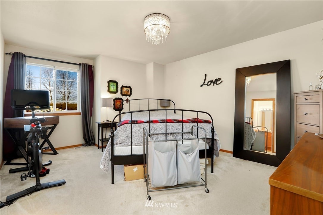3413 68th Dr NE