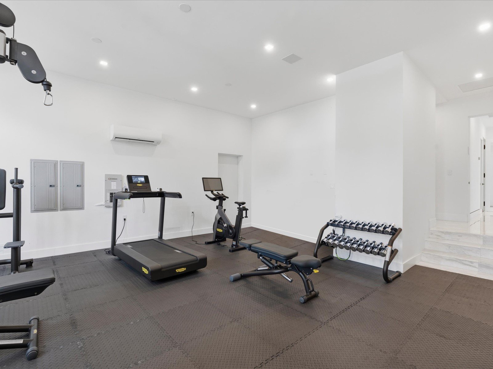 70 Camden Dr, Bal Harbour