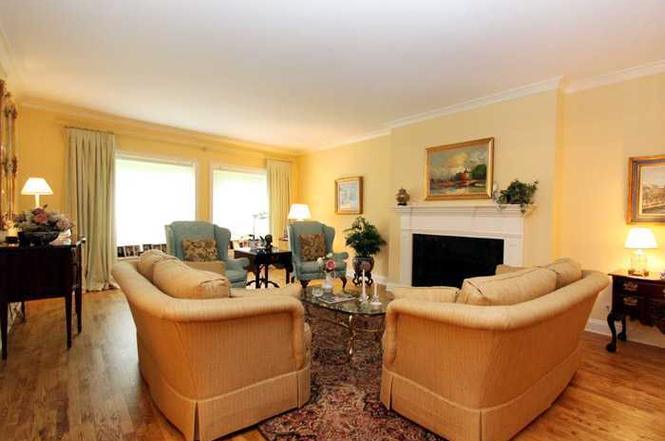 1 Milbank Ave #4C