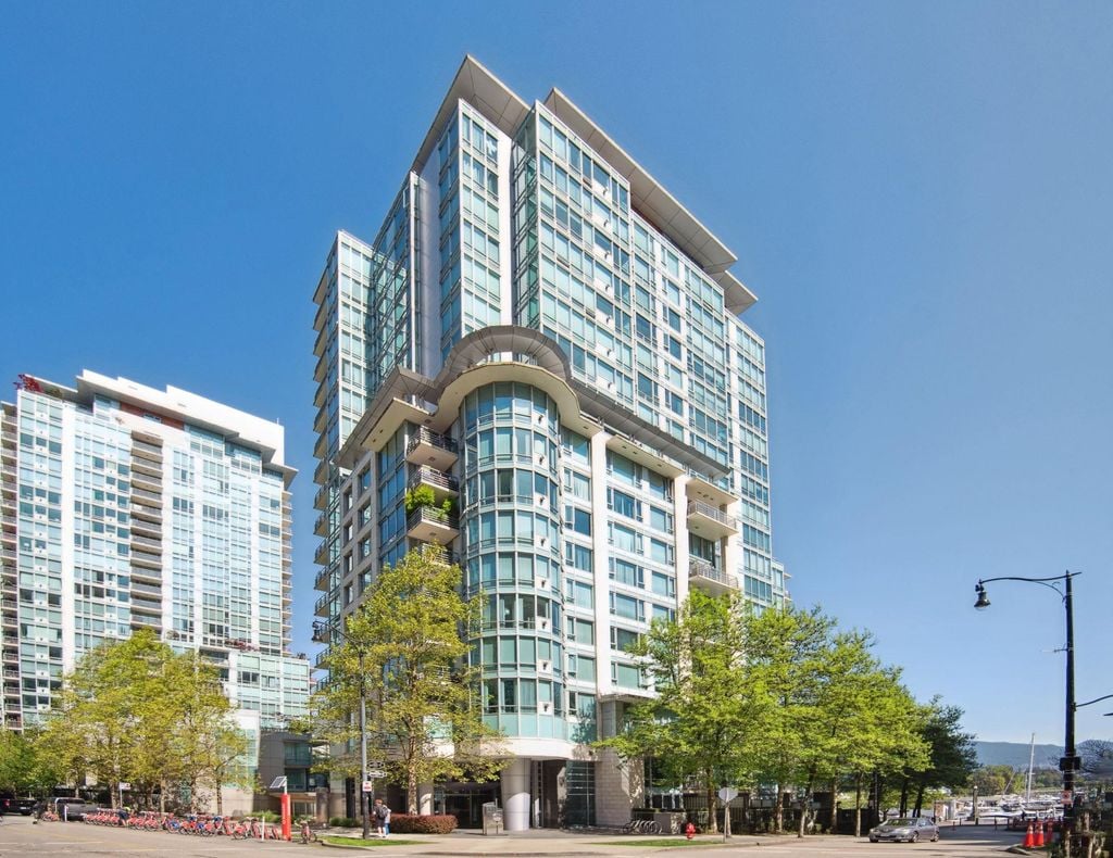 499 Broughton St, #1402