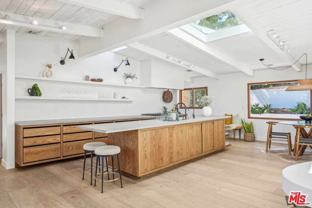 Sunset Crest Dr, 90046