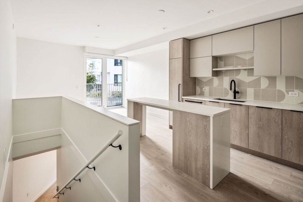 322 E 15th Ave, #212