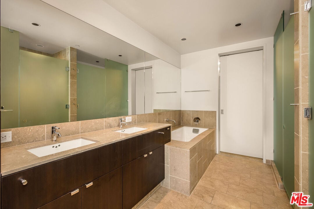 6250 Hollywood Blvd, #10J