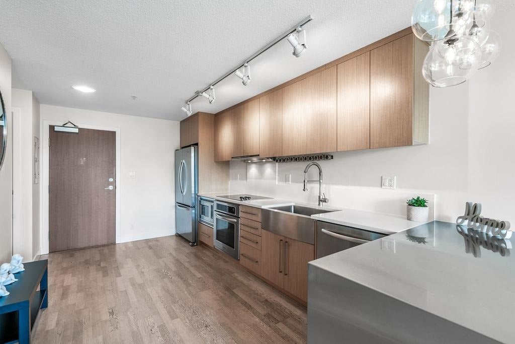 250 E 6th Ave, #469