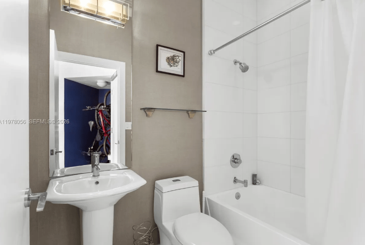 LUXURY IN THE MIAMI SKY