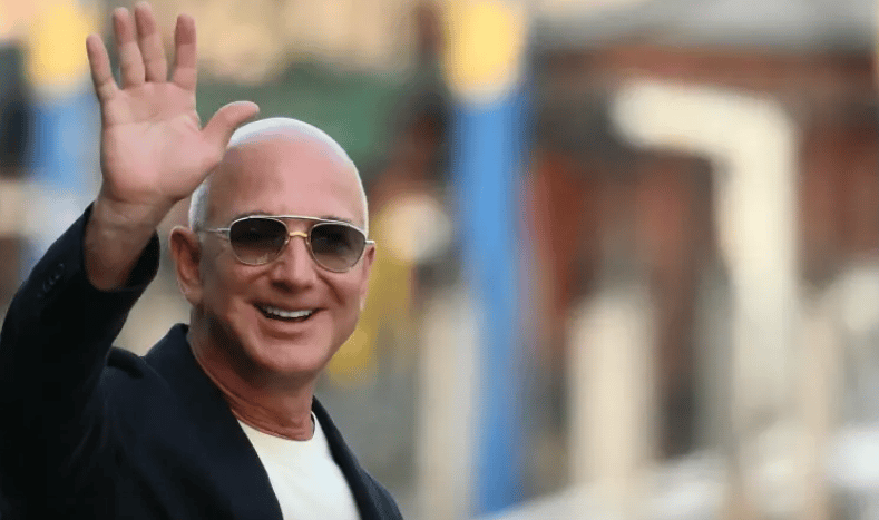Jeff Bezos reportedly added a $69.5 million beach house to his $237 million Miami compound. A broker says that’s how billionaires live now