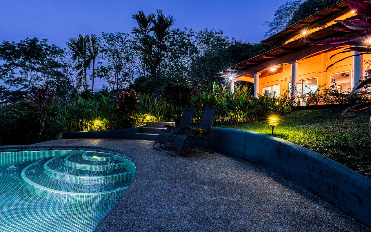 WHALE’S TAIL OCEAN VIEW ESTATE WITH EXTRA LOT 