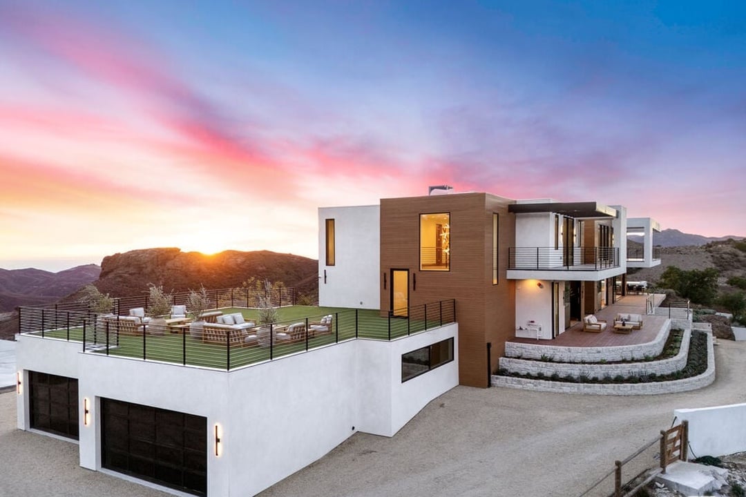 Mulholland Hwy, 90265