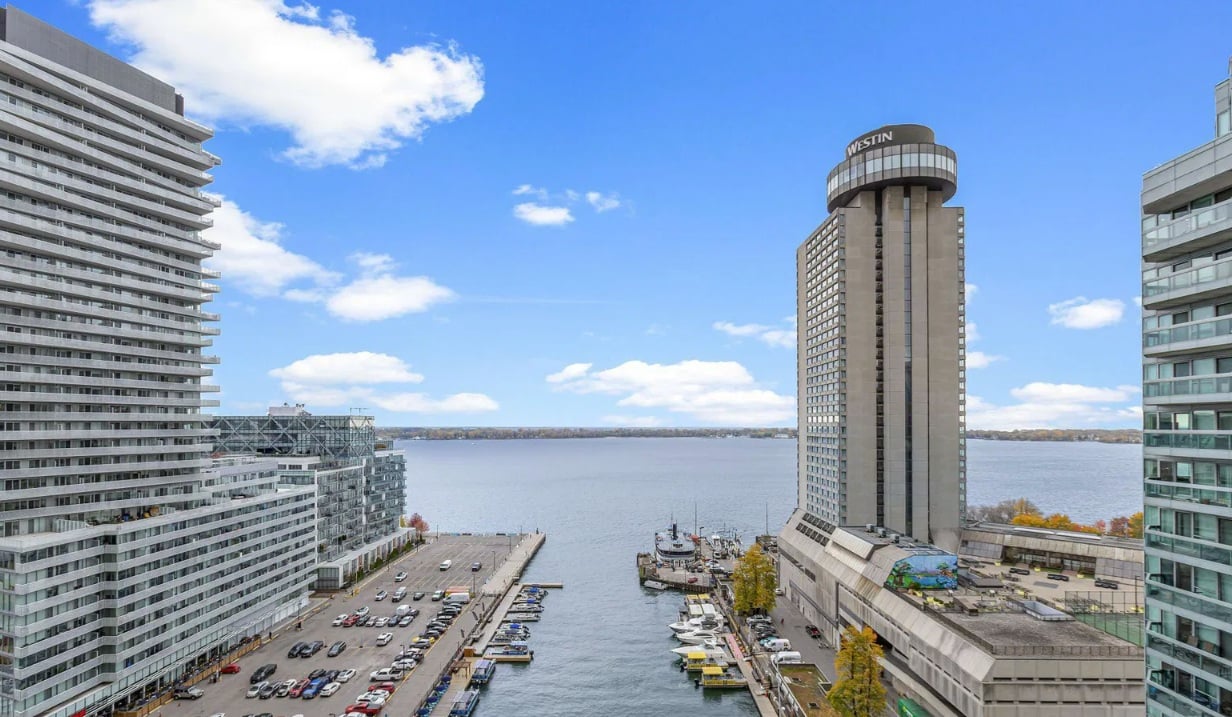 2-Storey Retreat On Queens Quay