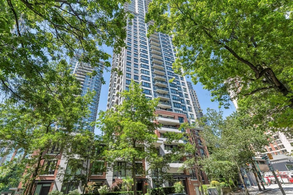 909 Mainland St, #2003