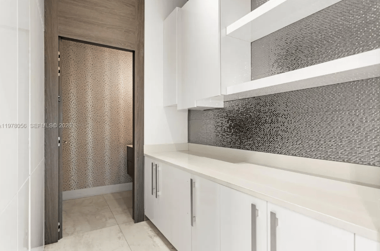 LUXURY IN THE MIAMI SKY