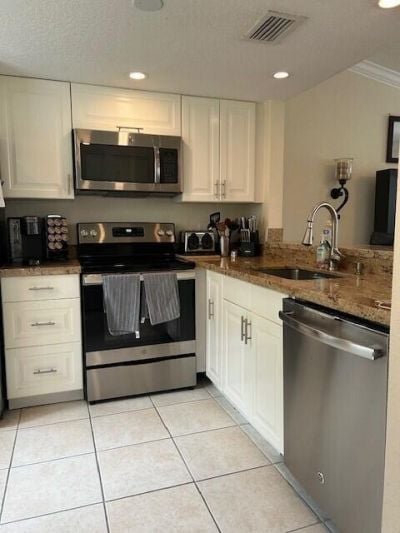 1040 Lake Shore Drive