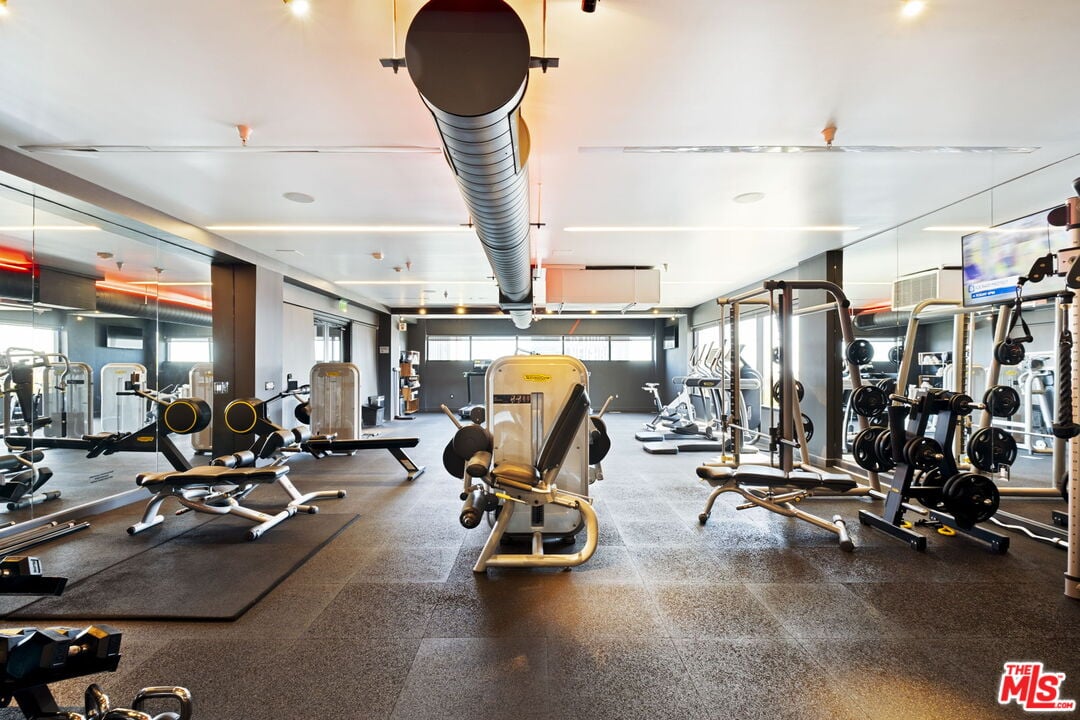 6250 Hollywood Blvd, #8A