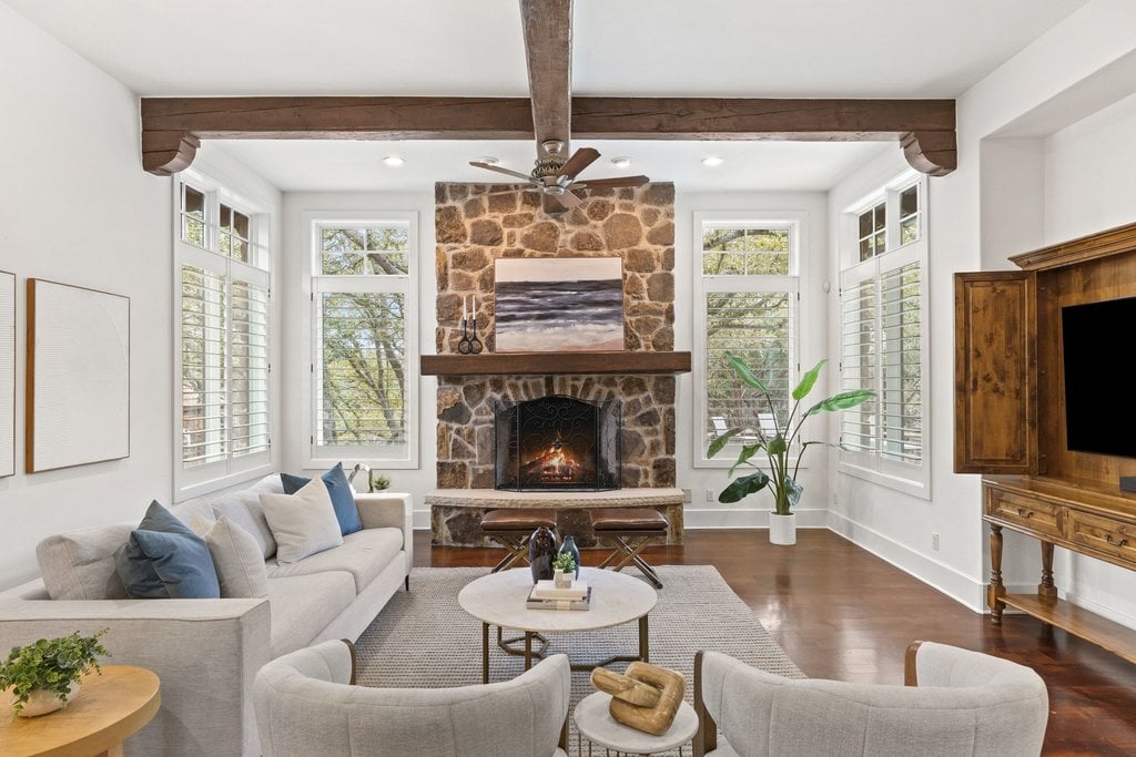 16005 Pontevedra Place